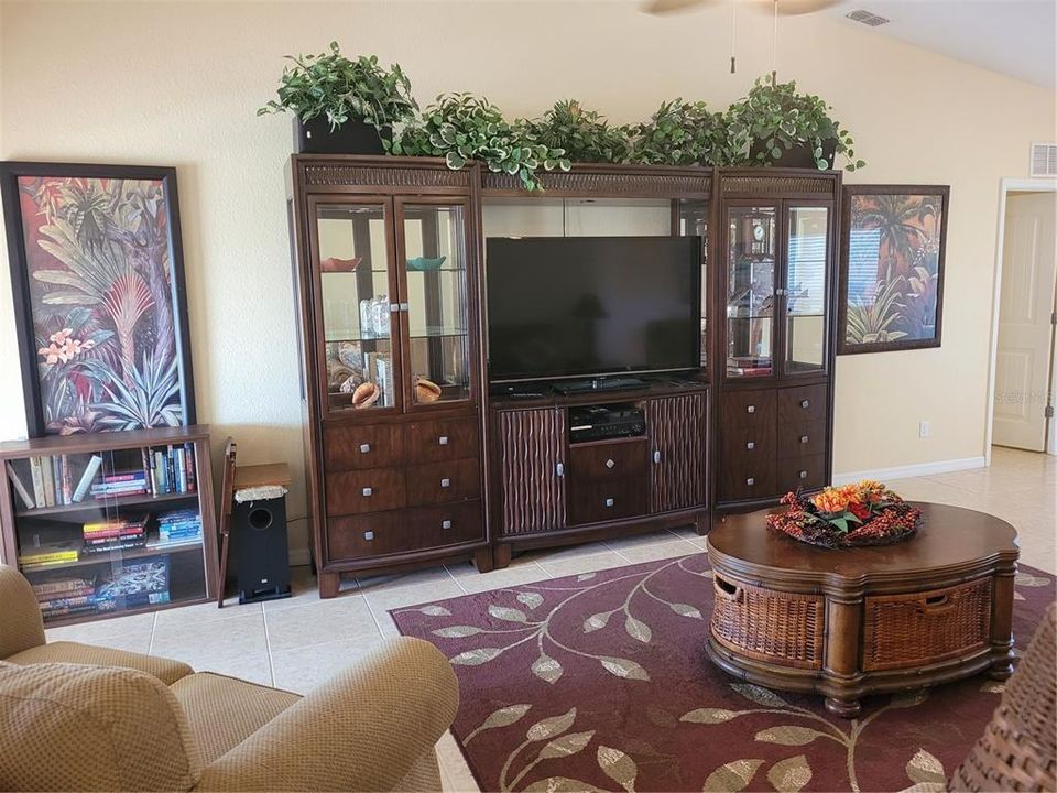 For Rent: $3,000 (3 beds, 2 baths, 2153 Square Feet)