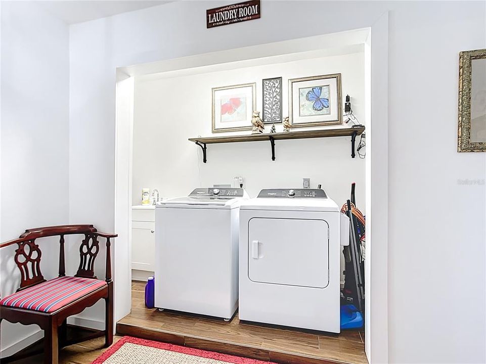 待售: $720,000 (3 贝兹, 2 浴室, 1680 平方英尺)