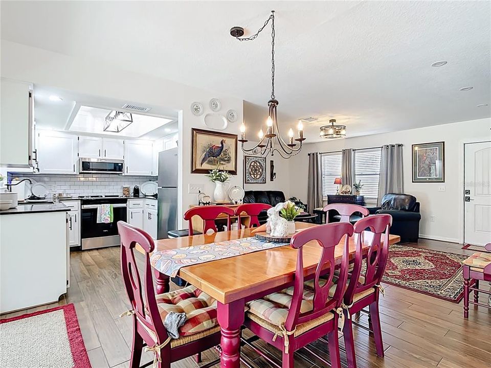 待售: $720,000 (3 贝兹, 2 浴室, 1680 平方英尺)