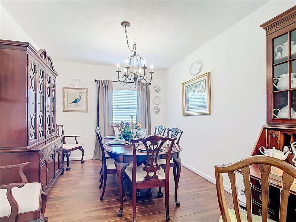 待售: $720,000 (3 贝兹, 2 浴室, 1680 平方英尺)