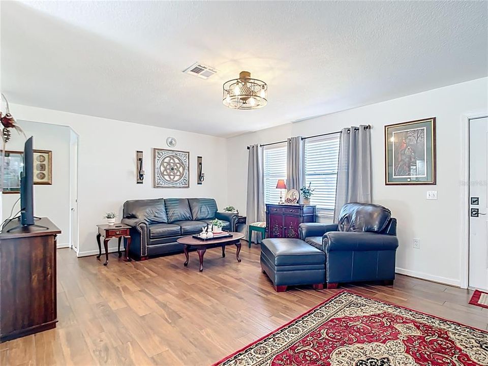 待售: $720,000 (3 贝兹, 2 浴室, 1680 平方英尺)