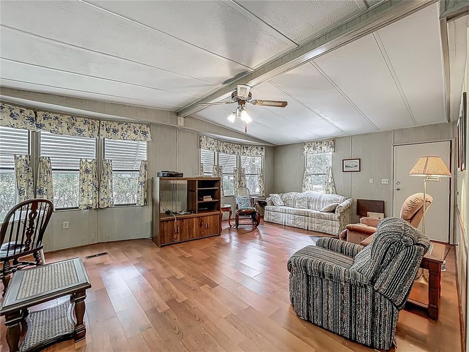 На продажу: $139,000 (2 спален, 2 ванн, 960 Квадратных фут)