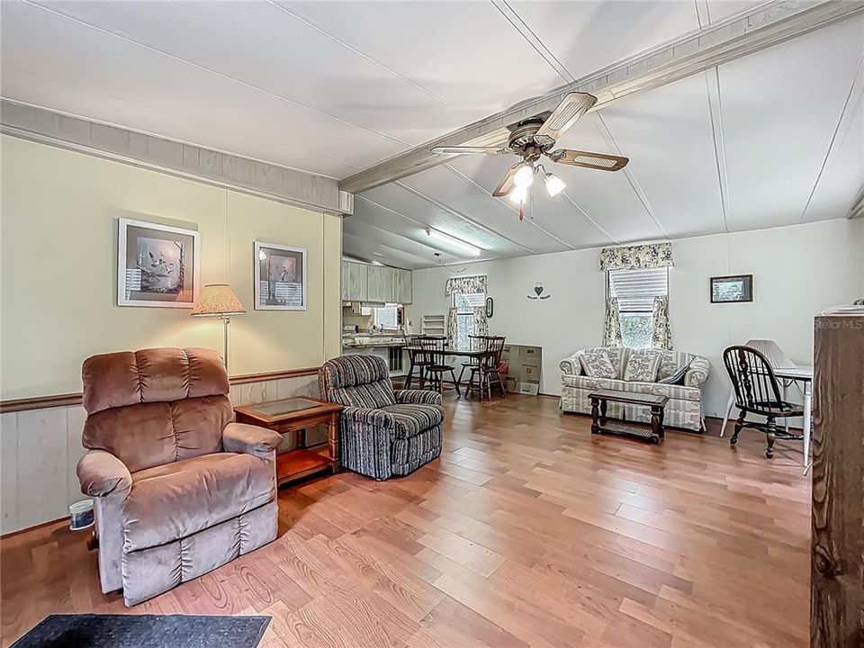 На продажу: $139,000 (2 спален, 2 ванн, 960 Квадратных фут)