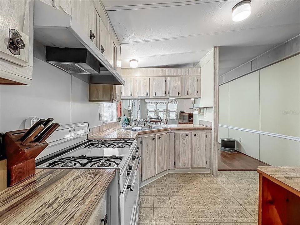 На продажу: $139,000 (2 спален, 2 ванн, 960 Квадратных фут)