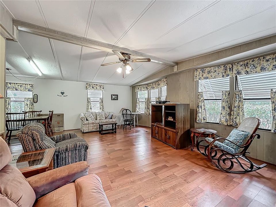 На продажу: $139,000 (2 спален, 2 ванн, 960 Квадратных фут)