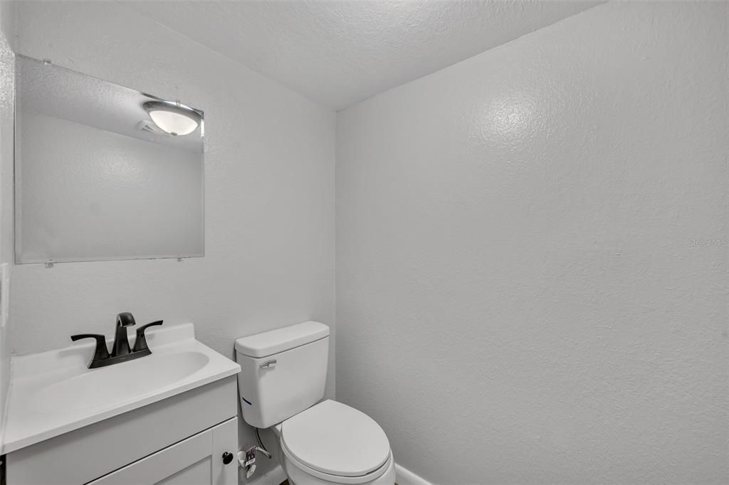 Под контрактом: $209,900 (3 спален, 1 ванн, 923 Квадратных фут)