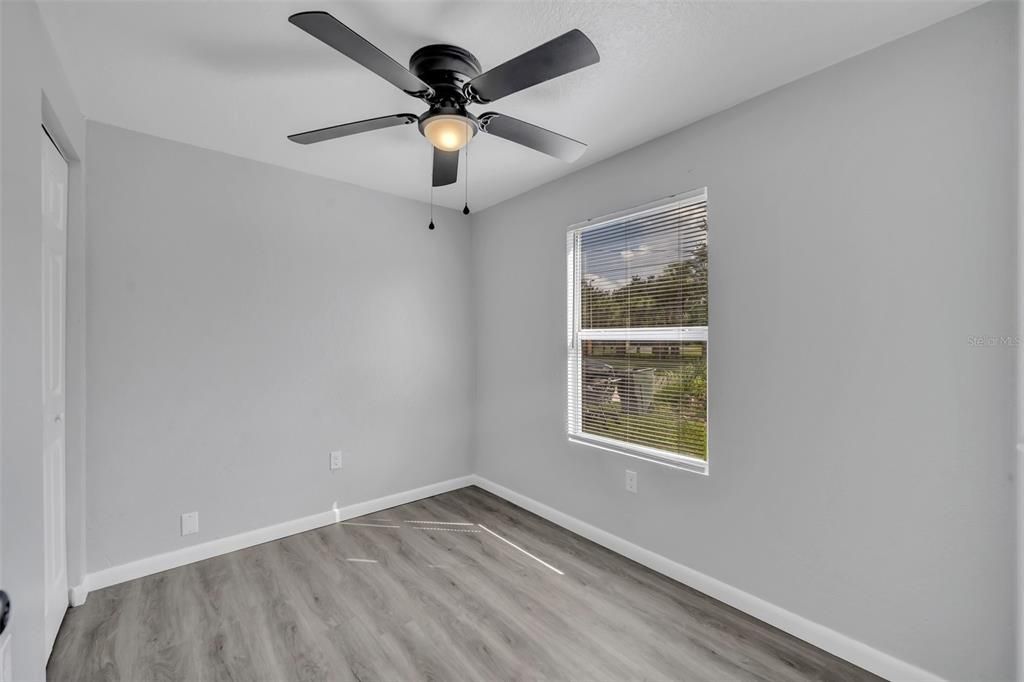 Под контрактом: $209,900 (3 спален, 1 ванн, 923 Квадратных фут)