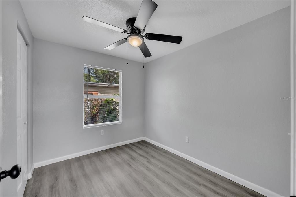 Под контрактом: $209,900 (3 спален, 1 ванн, 923 Квадратных фут)