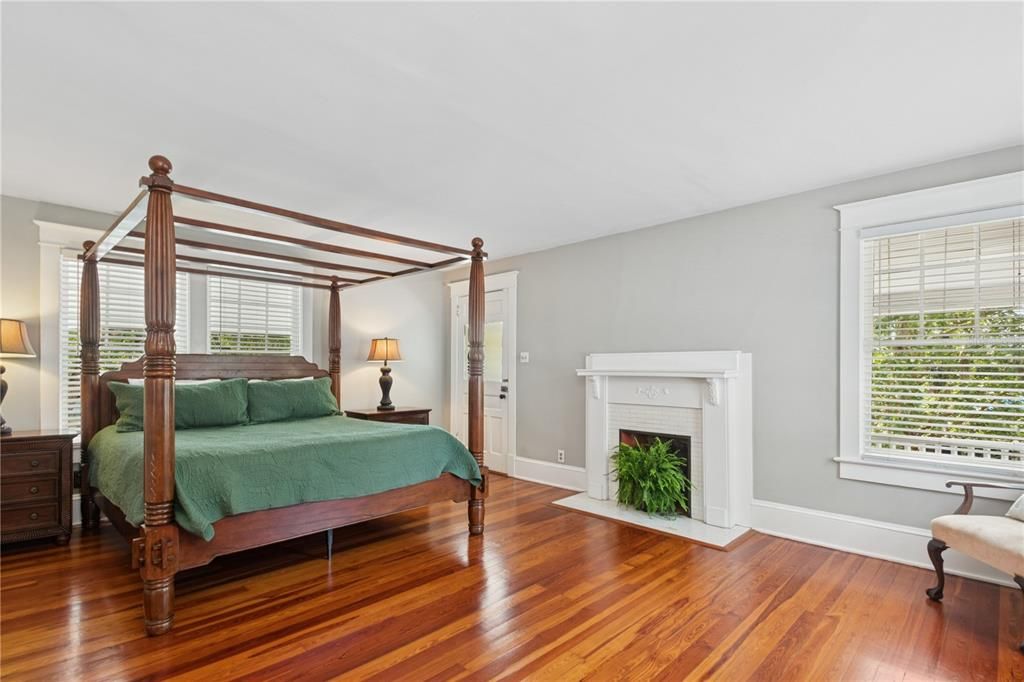 Active With Contract: $740,000 (4 beds, 2 baths, 2968 Square Feet)