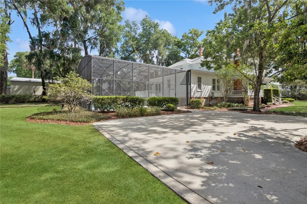 Active With Contract: $740,000 (4 beds, 2 baths, 2968 Square Feet)