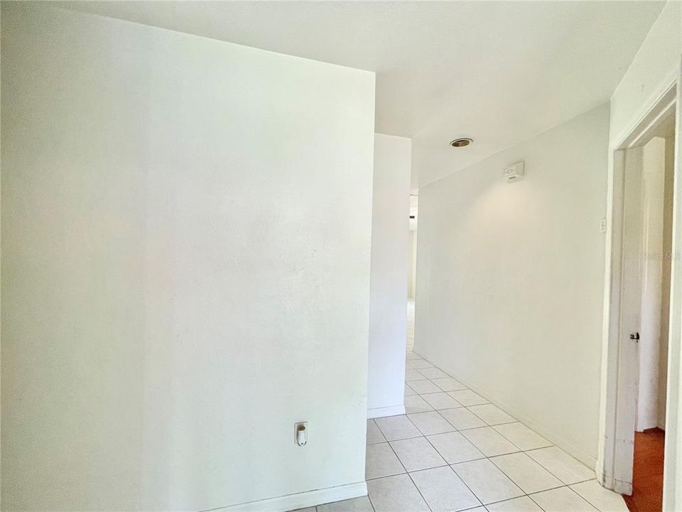 Active With Contract: $254,900 (3 beds, 2 baths, 1184 Square Feet)