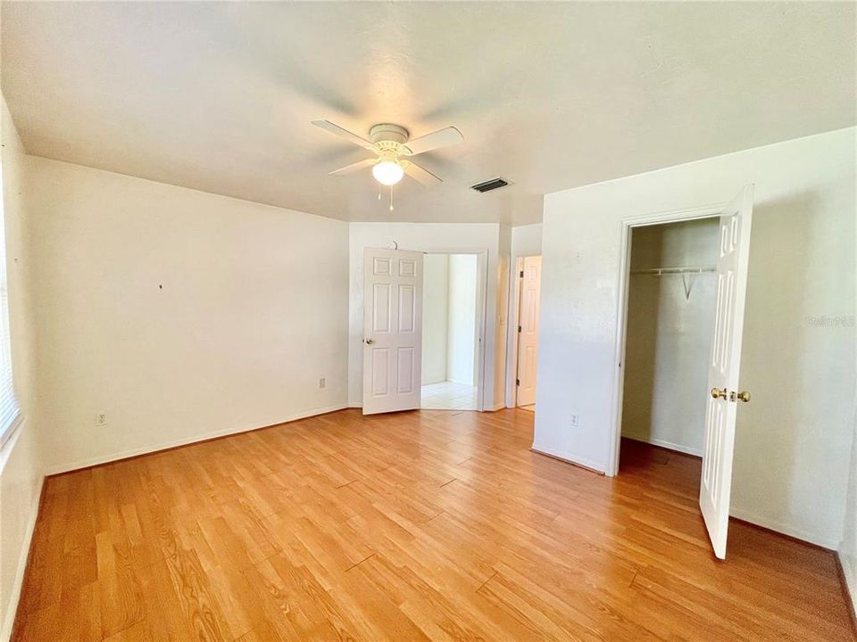 Active With Contract: $254,900 (3 beds, 2 baths, 1184 Square Feet)