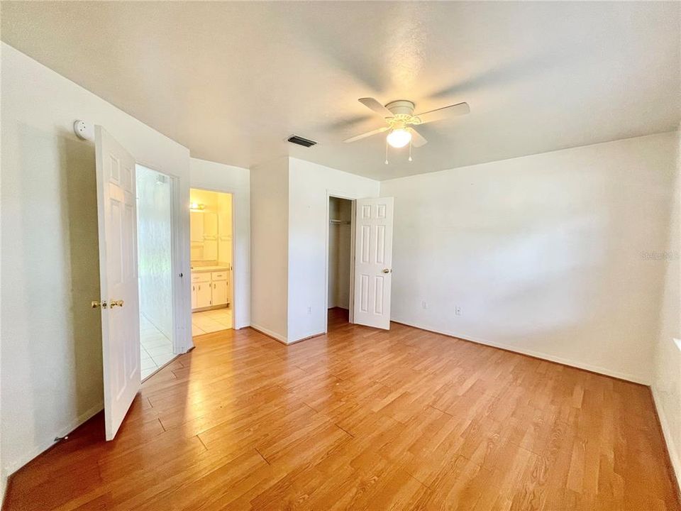 Active With Contract: $254,900 (3 beds, 2 baths, 1184 Square Feet)