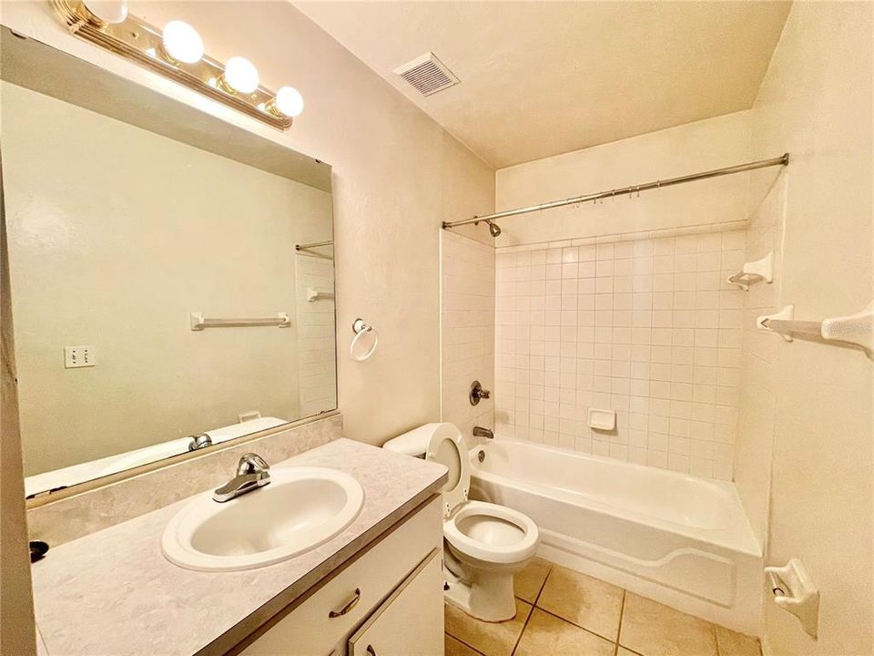 Active With Contract: $254,900 (3 beds, 2 baths, 1184 Square Feet)