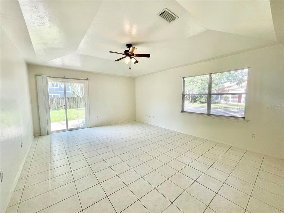 Active With Contract: $254,900 (3 beds, 2 baths, 1184 Square Feet)