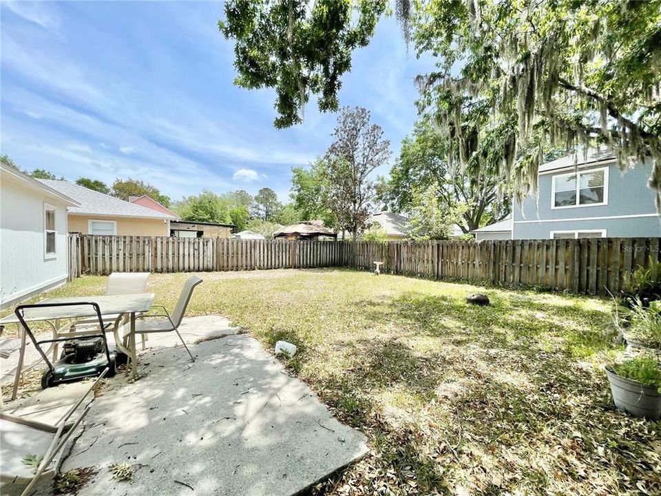 Active With Contract: $254,900 (3 beds, 2 baths, 1184 Square Feet)