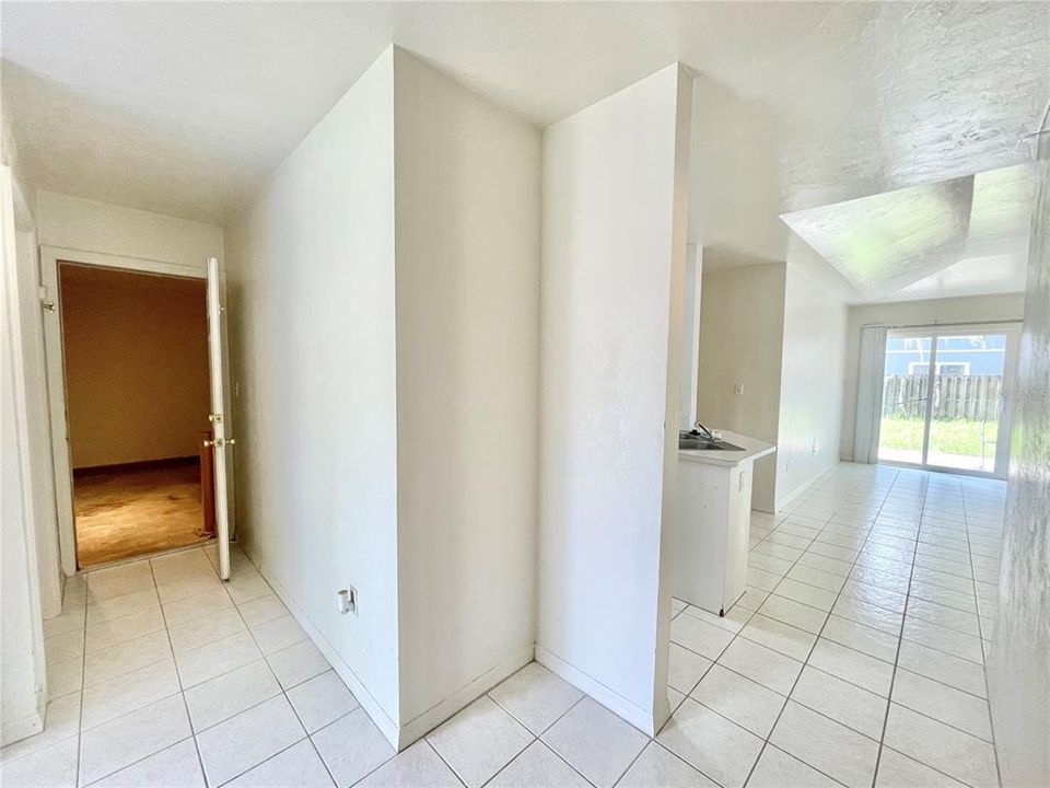 Active With Contract: $254,900 (3 beds, 2 baths, 1184 Square Feet)