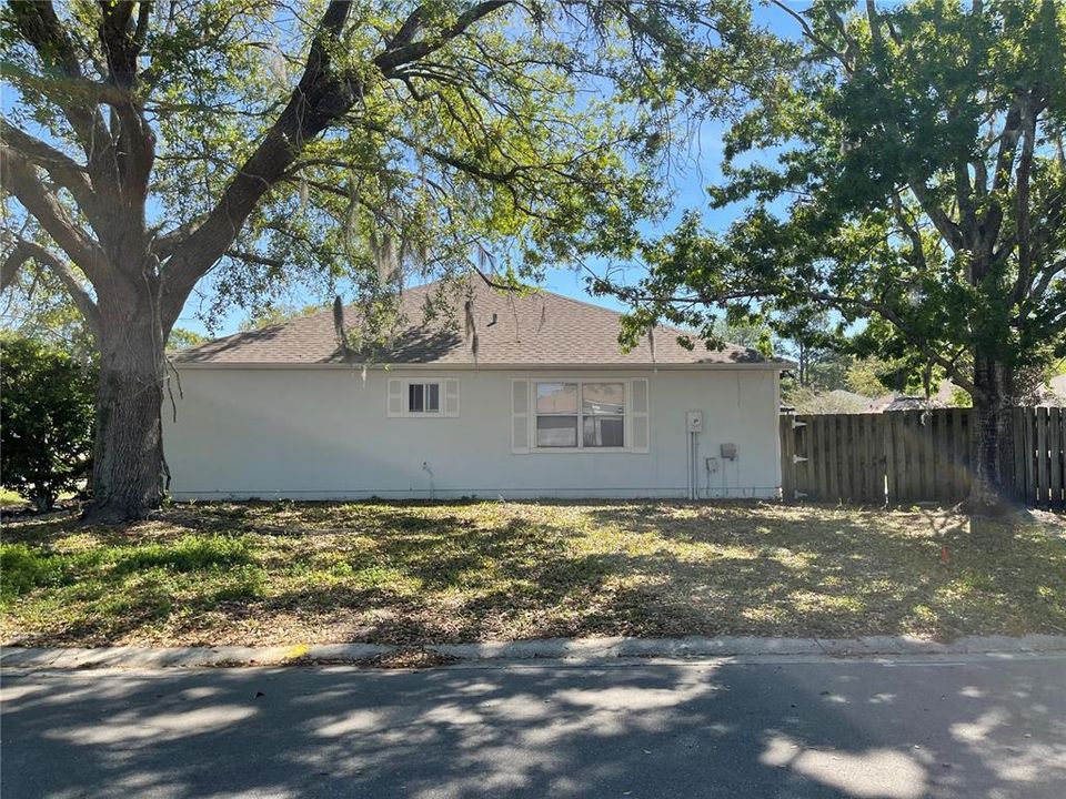 Active With Contract: $254,900 (3 beds, 2 baths, 1184 Square Feet)