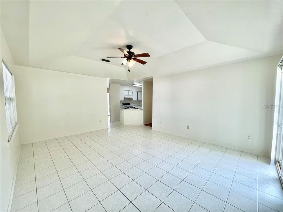 Active With Contract: $254,900 (3 beds, 2 baths, 1184 Square Feet)