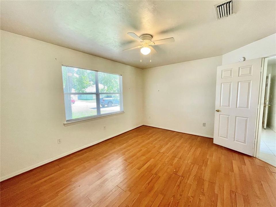 Active With Contract: $254,900 (3 beds, 2 baths, 1184 Square Feet)