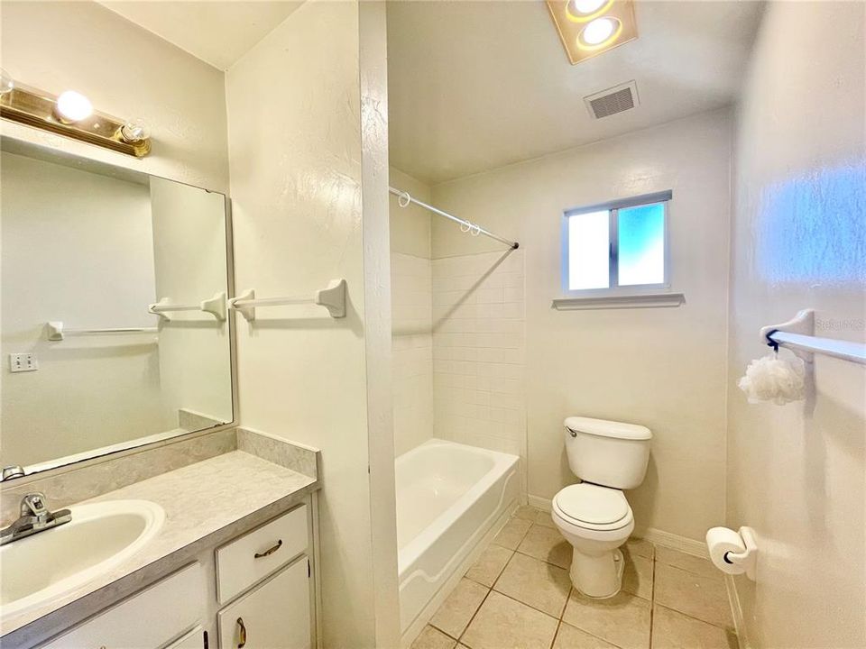 Active With Contract: $254,900 (3 beds, 2 baths, 1184 Square Feet)