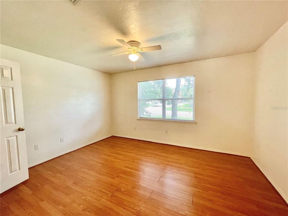 Active With Contract: $254,900 (3 beds, 2 baths, 1184 Square Feet)