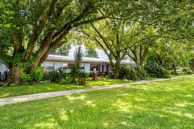 На продажу: $1,400,000 (7.51 acres)