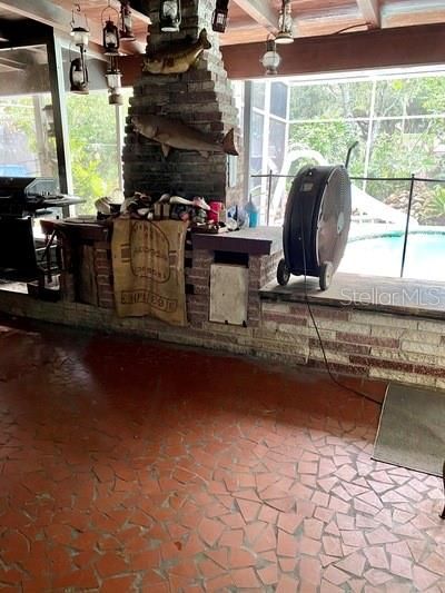 На продажу: $1,400,000 (7.51 acres)