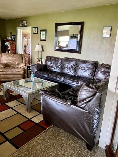 На продажу: $1,400,000 (7.51 acres)