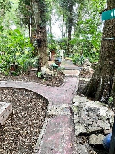 На продажу: $1,400,000 (7.51 acres)