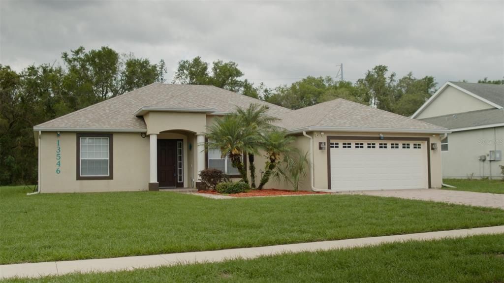 Recently Sold: $350,000 (4 beds, 2 baths, 1988 Square Feet)