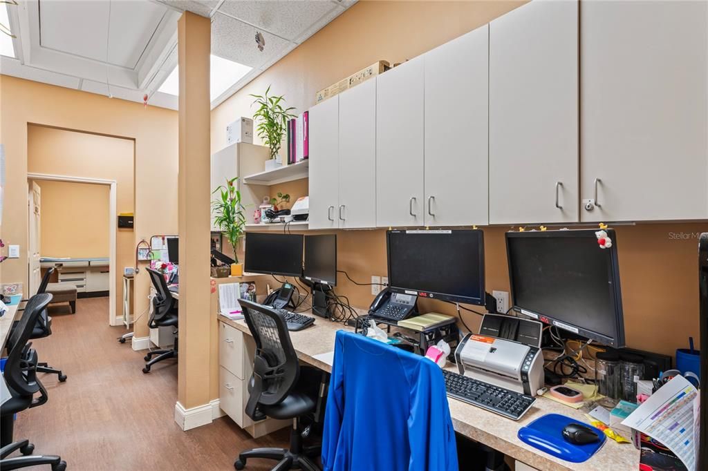 待售: $1,495,000 (0 贝兹, 0 浴室, 4682 平方英尺)