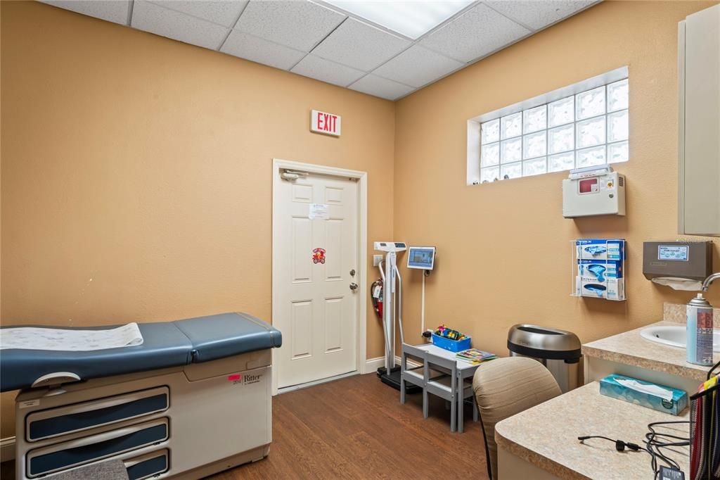 待售: $1,495,000 (0 贝兹, 0 浴室, 4682 平方英尺)