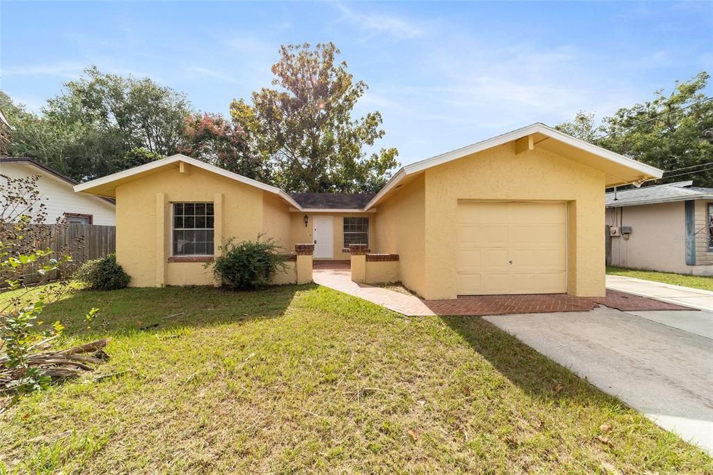 Active With Contract: $180,000 (3 beds, 2 baths, 1197 Square Feet)