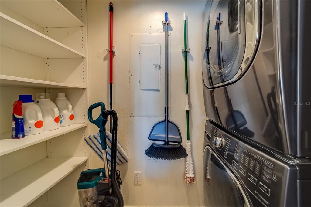 В аренду: $9,000 (3 спален, 2 ванн, 1460 Квадратных фут)