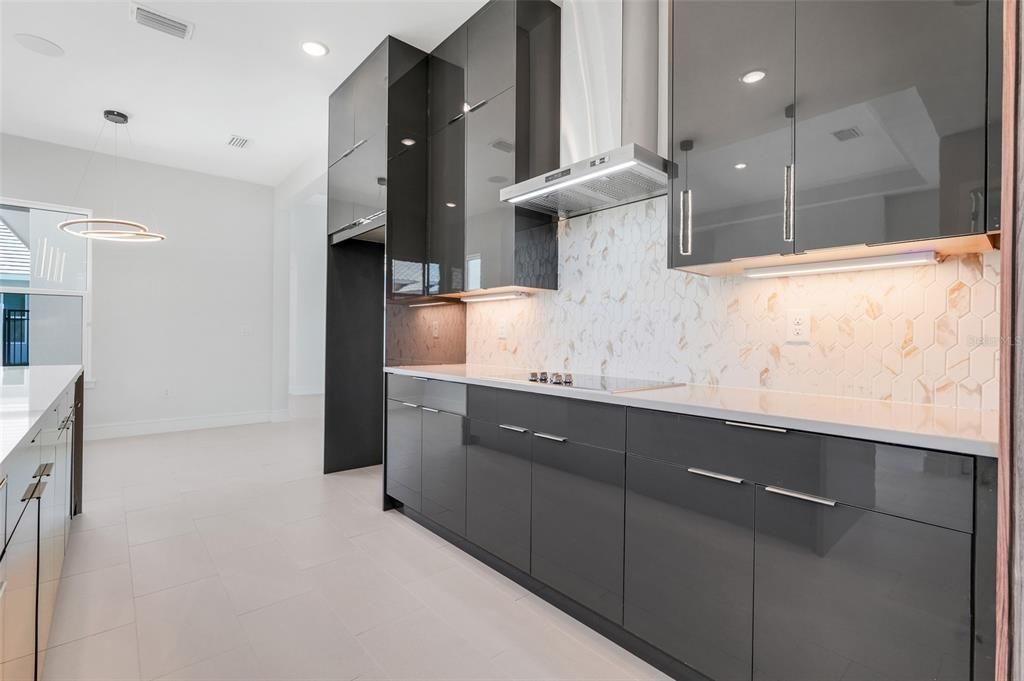 待售: $950,000 (4 贝兹, 3 浴室, 2376 平方英尺)