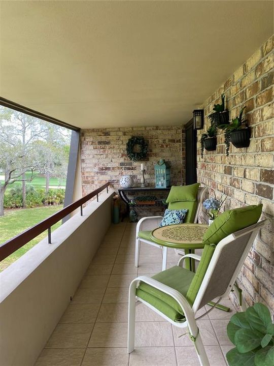 合同活跃: $2,500 (2 贝兹, 2 浴室, 1660 平方英尺)