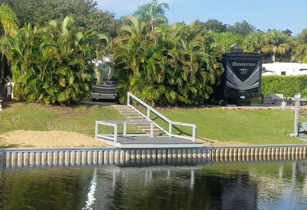 На продажу: $239,999 (0.08 acres)