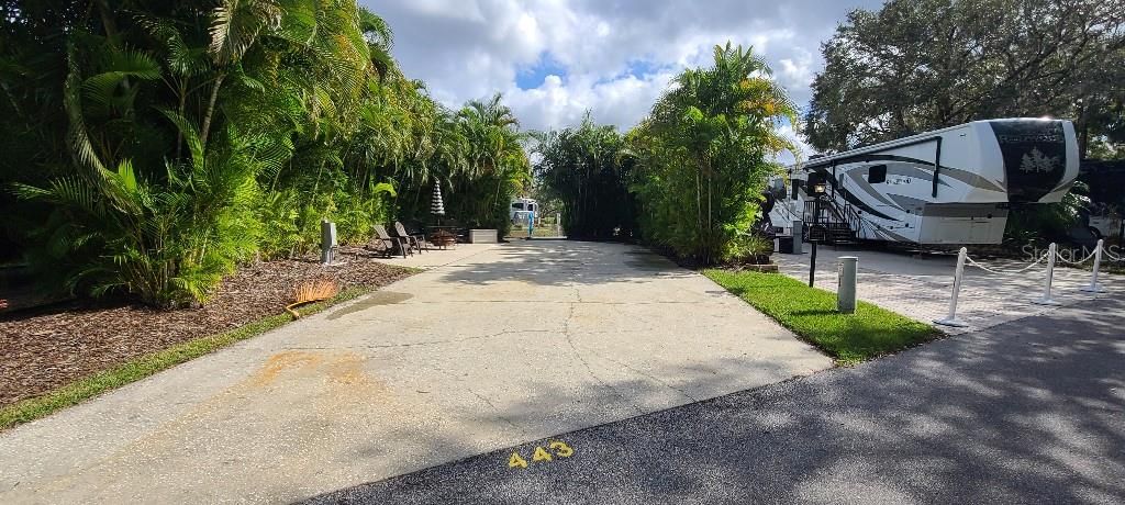 На продажу: $239,999 (0.08 acres)