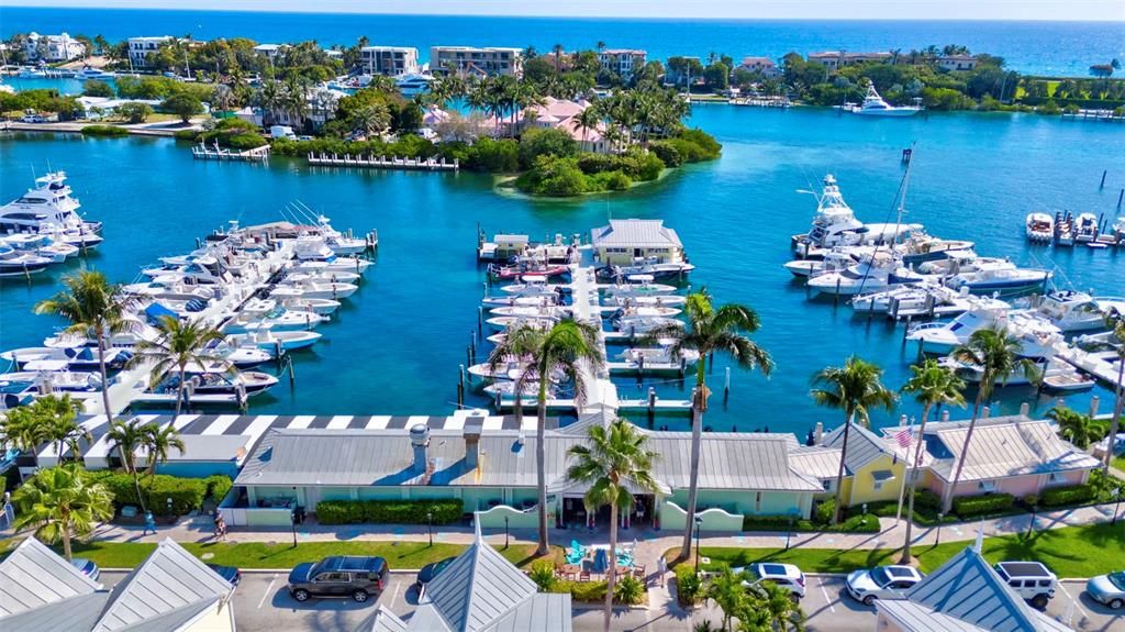 For Sale: $380,000 (2 beds, 2 baths, 890 Square Feet)