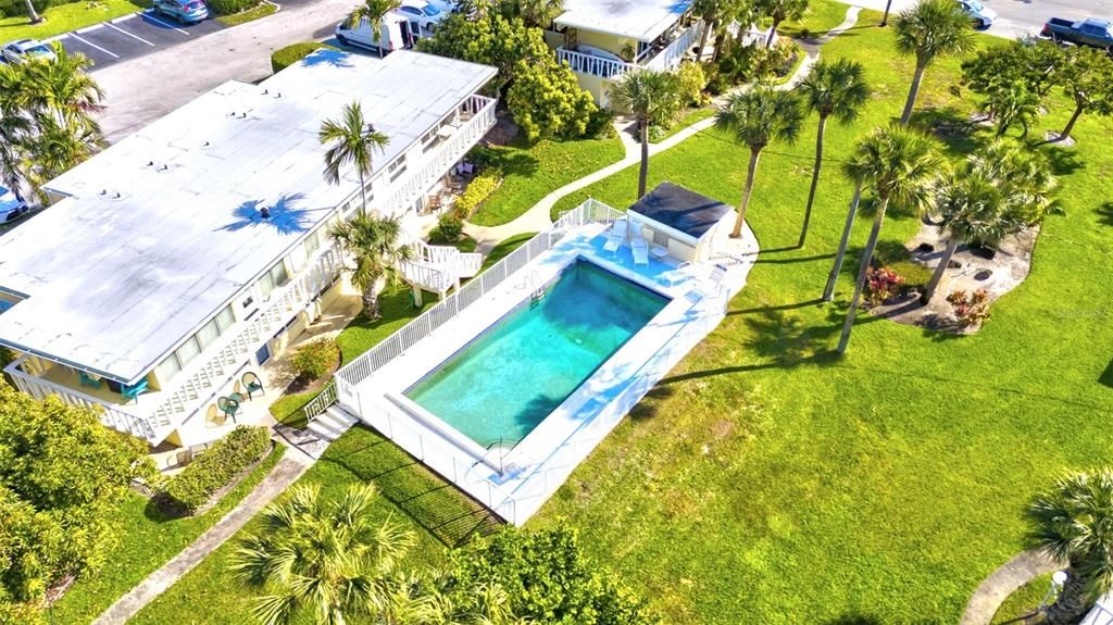 For Sale: $380,000 (2 beds, 2 baths, 890 Square Feet)