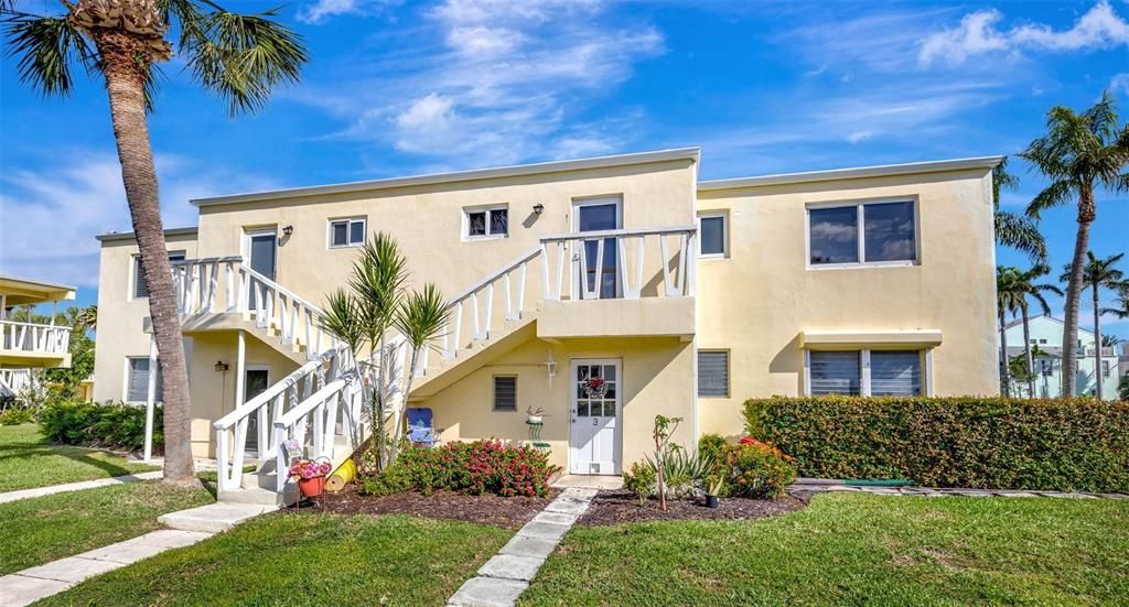 For Sale: $380,000 (2 beds, 2 baths, 890 Square Feet)