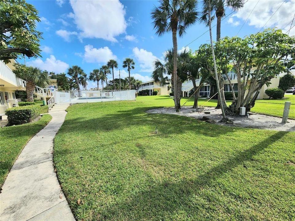 For Sale: $380,000 (2 beds, 2 baths, 890 Square Feet)