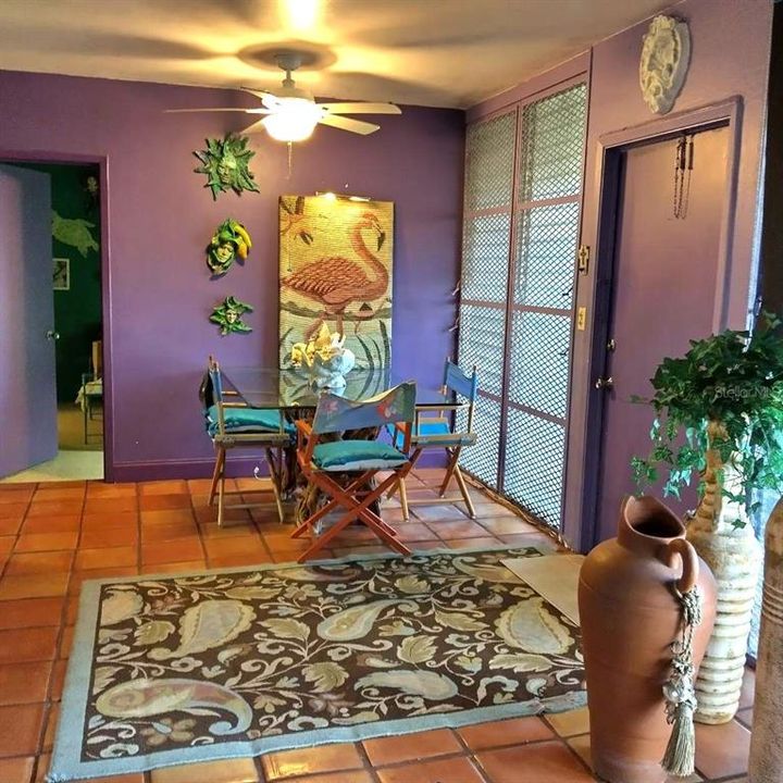 For Sale: $380,000 (2 beds, 2 baths, 890 Square Feet)