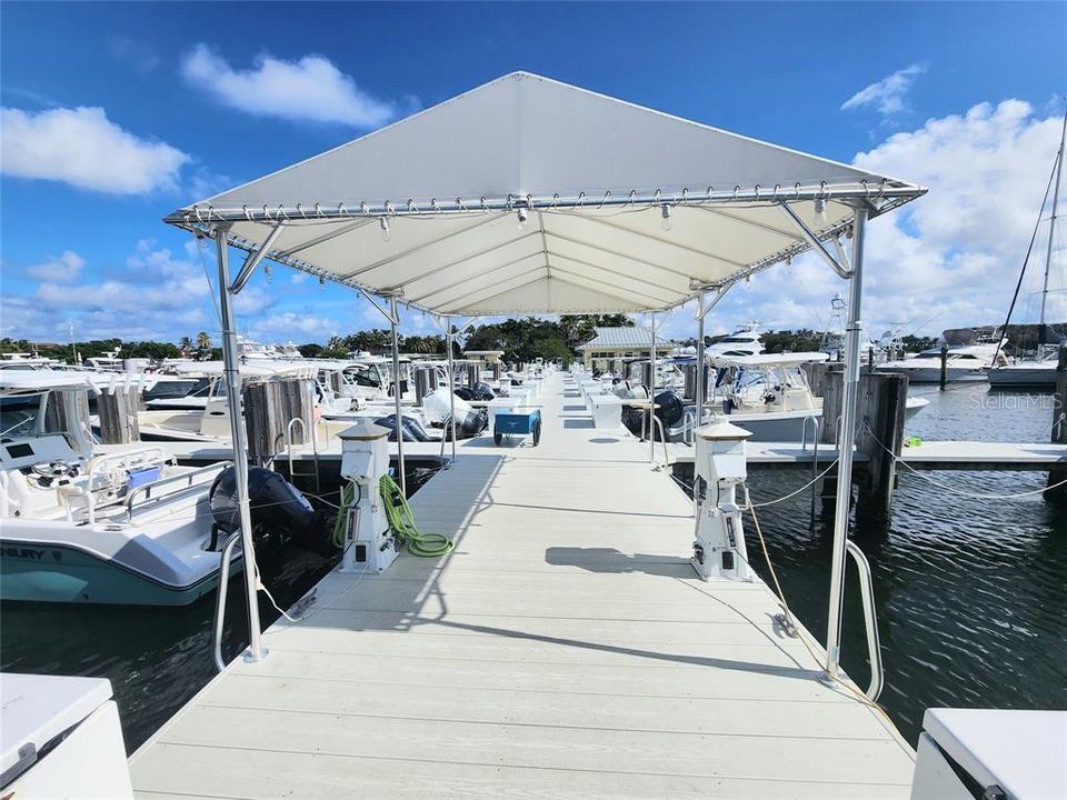 For Sale: $380,000 (2 beds, 2 baths, 890 Square Feet)