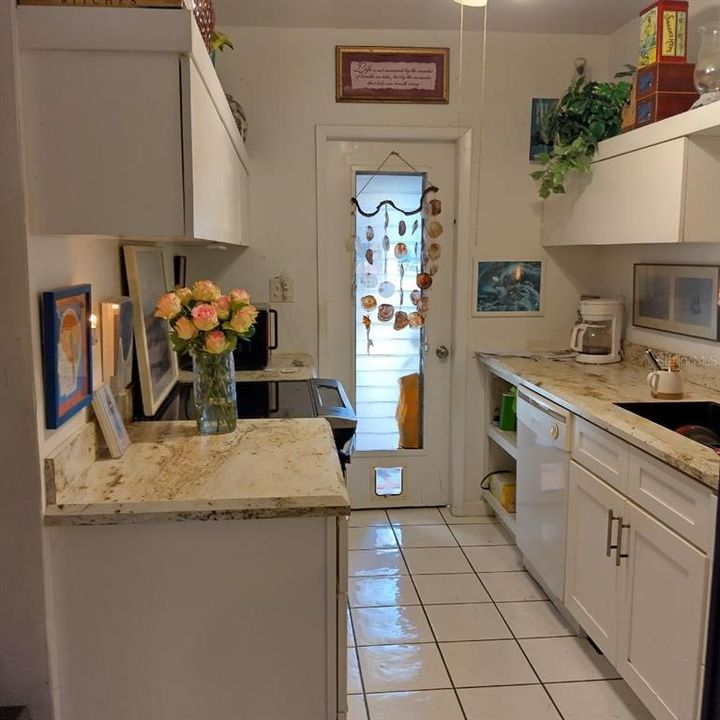 For Sale: $380,000 (2 beds, 2 baths, 890 Square Feet)