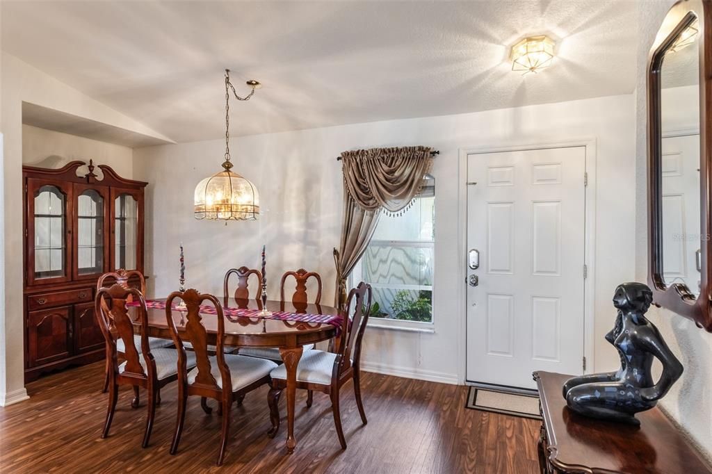 待售: $218,900 (2 贝兹, 2 浴室, 1170 平方英尺)