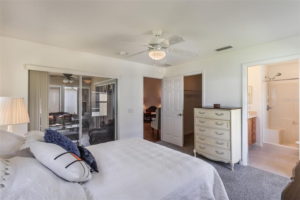 待售: $218,900 (2 贝兹, 2 浴室, 1170 平方英尺)