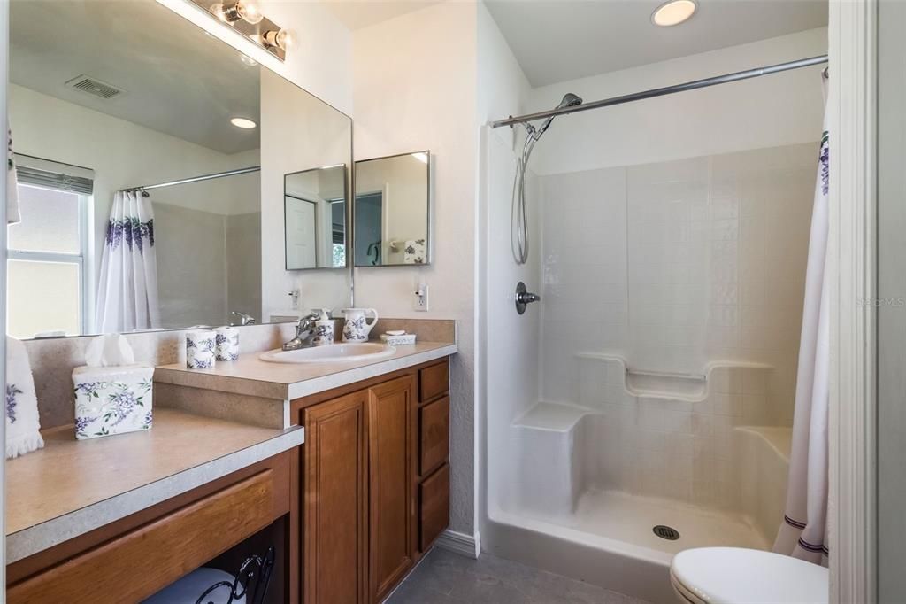 待售: $218,900 (2 贝兹, 2 浴室, 1170 平方英尺)