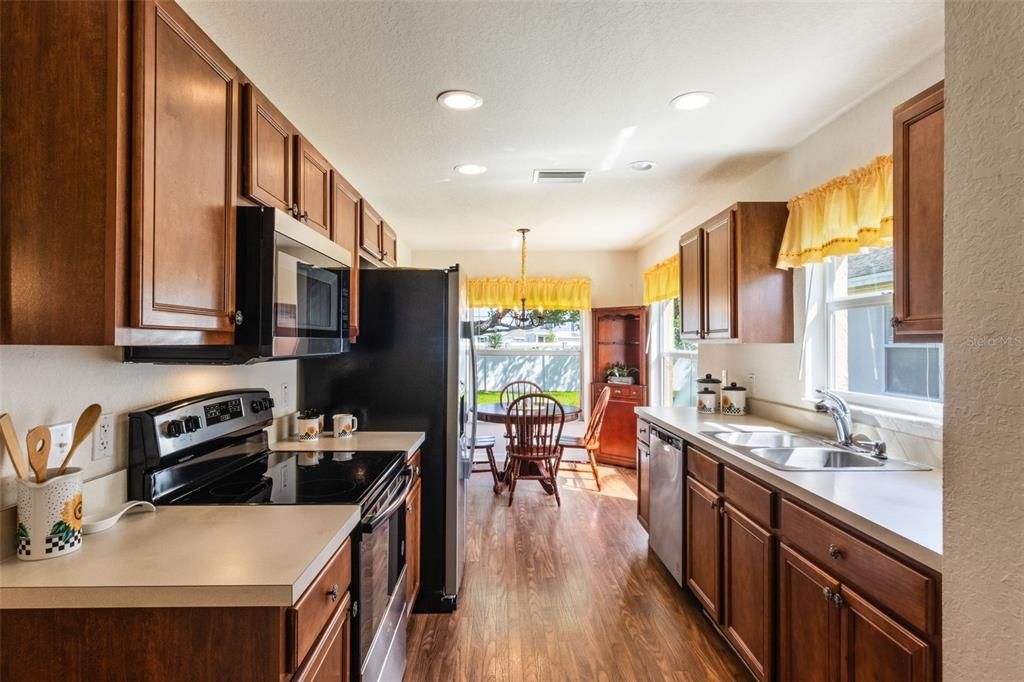 待售: $218,900 (2 贝兹, 2 浴室, 1170 平方英尺)